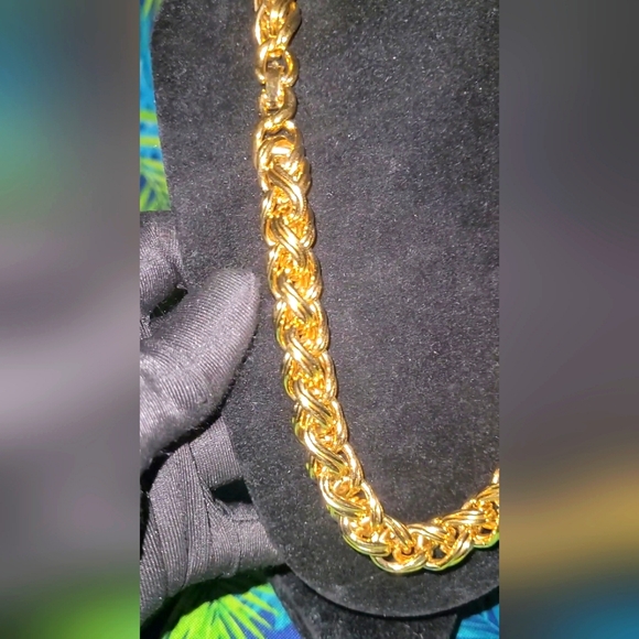 Vintage Monet Chunky Gold-tone Round Weaven Chain NecklaceEUC (ALREADY CLEAN) - Picture 4 of 7